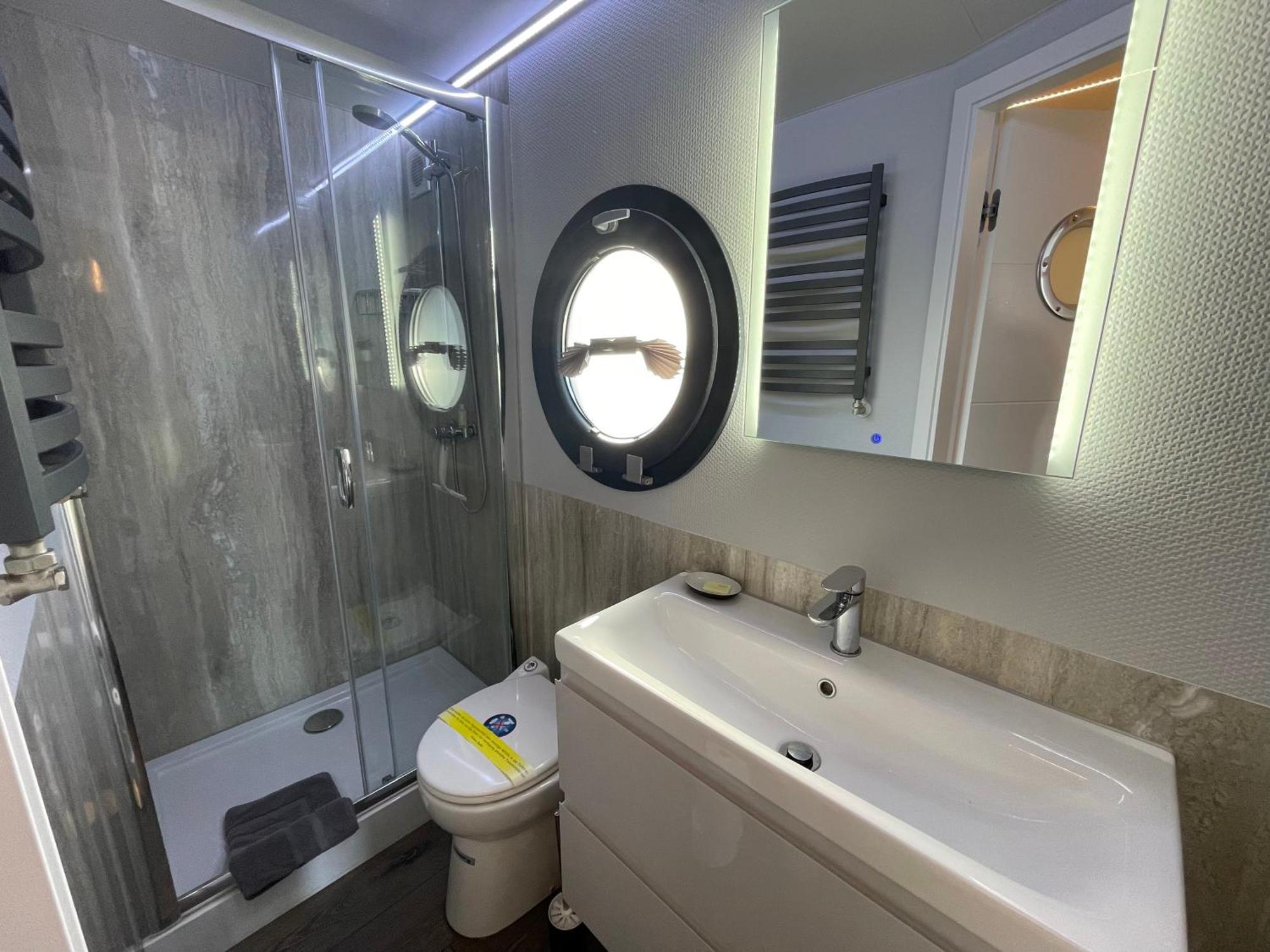 מלון Hausboot Fjord Baltica Mit Dachterrasse In בארת' מראה חיצוני תמונה